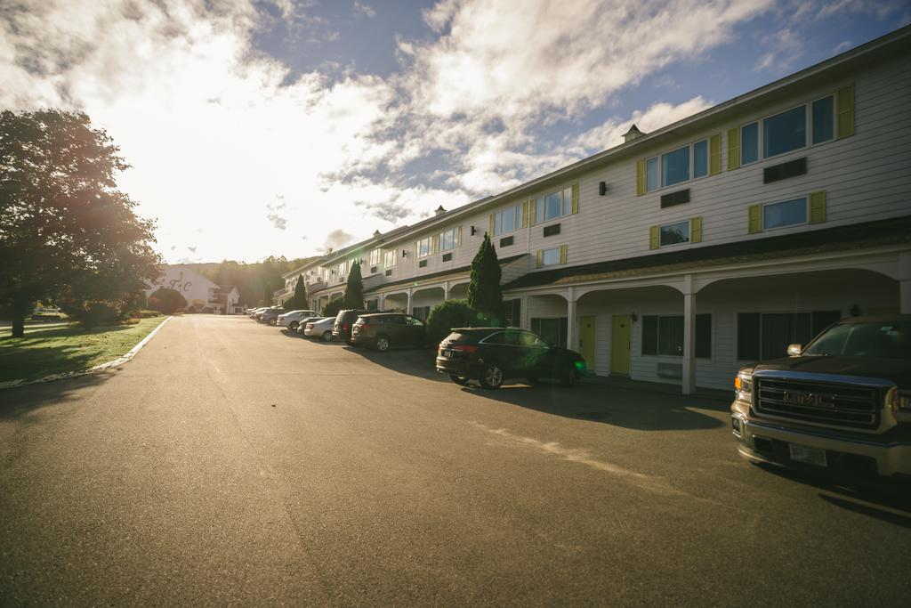 Town & Country Inn & Resort Gorham Exterior photo